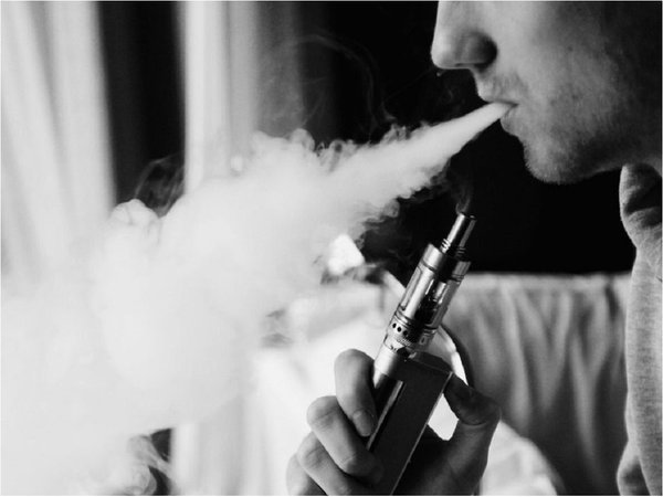 Cigarrillos electrónicos crean otra camada de fumadores