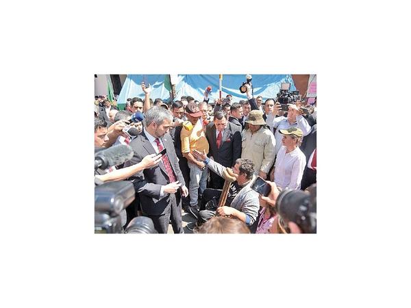 Abdo respaldó al titular del Indert y fue escrachado