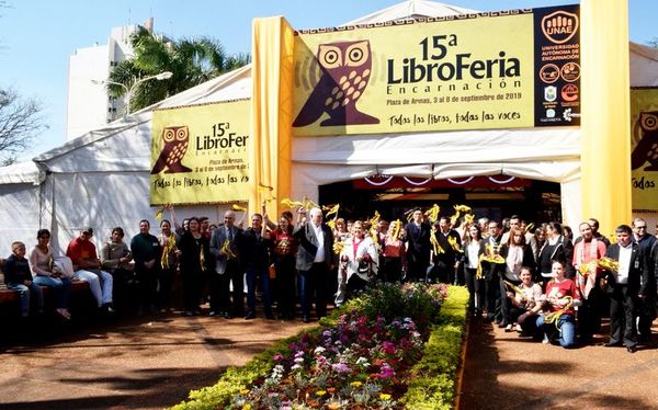 Libroferia encarnacena abre con “catarata” de actividades - Artes y Espectáculos - ABC Color