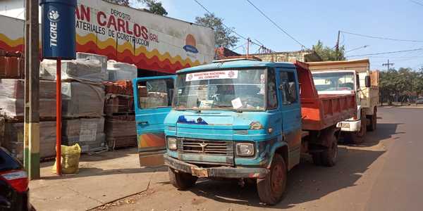 Vecinos acusan a dueños de ferretería por provocar daños ambientales y a la salud