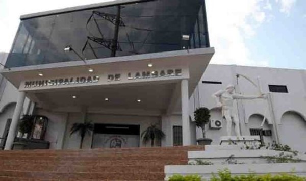 Protestas por salarios ca´dos y despidos en Lambaré