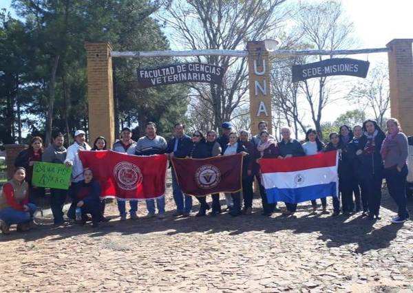 Misiones; docentes de las cinco facultades de la UNA, siguen de paro académico - Digital Misiones