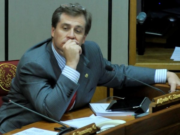 Goli Stroessner se avergüenza del gobierno de Marito