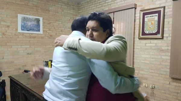 HOY / Más unidos en el este: el abrazo entre Prieto y Kelembu