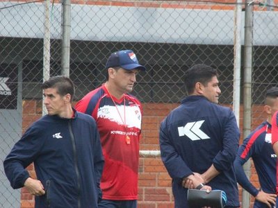 Aldo Bobadilla deja Nacional para dirigir en el exterior