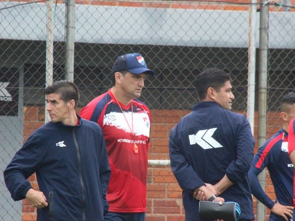 Aldo Bobadilla deja Nacional para dirigir en el exterior