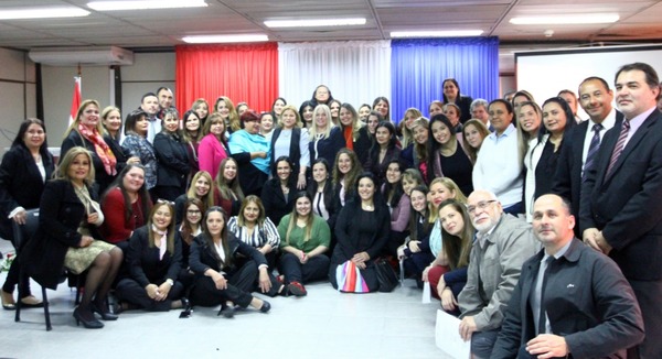 Una vida libre de violencia y el empoderamiento económico, político y social, ejes de trabajo del Ministerio de la Mujer | .::Agencia IP::.