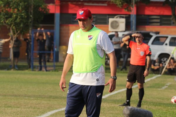 Nacional baraja tres técnicos para reemplazar a Bobadilla