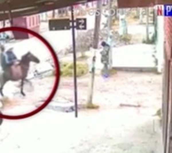 Insólito asalto: Malvivientes actúan a caballo - Paraguay.com