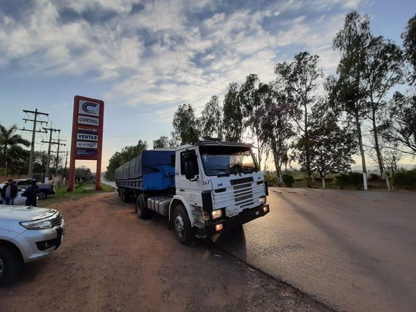 Interceptan camión que llevaba droga en los tanques de combustible