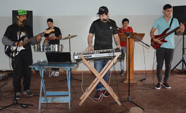 Forman una banda de cumbia en el Penal de Tacumbú