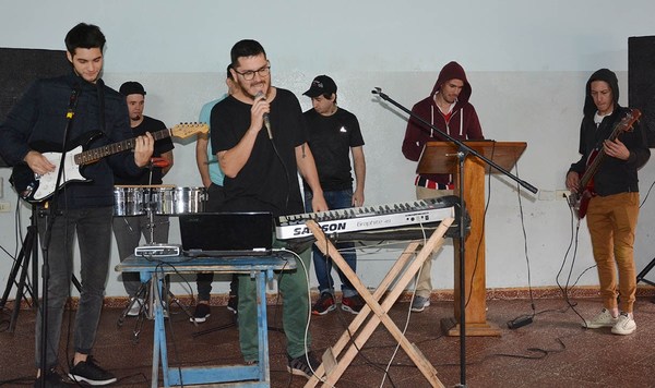 Banda de cumbieros de Tacumbú grabarán disco - ADN Paraguayo