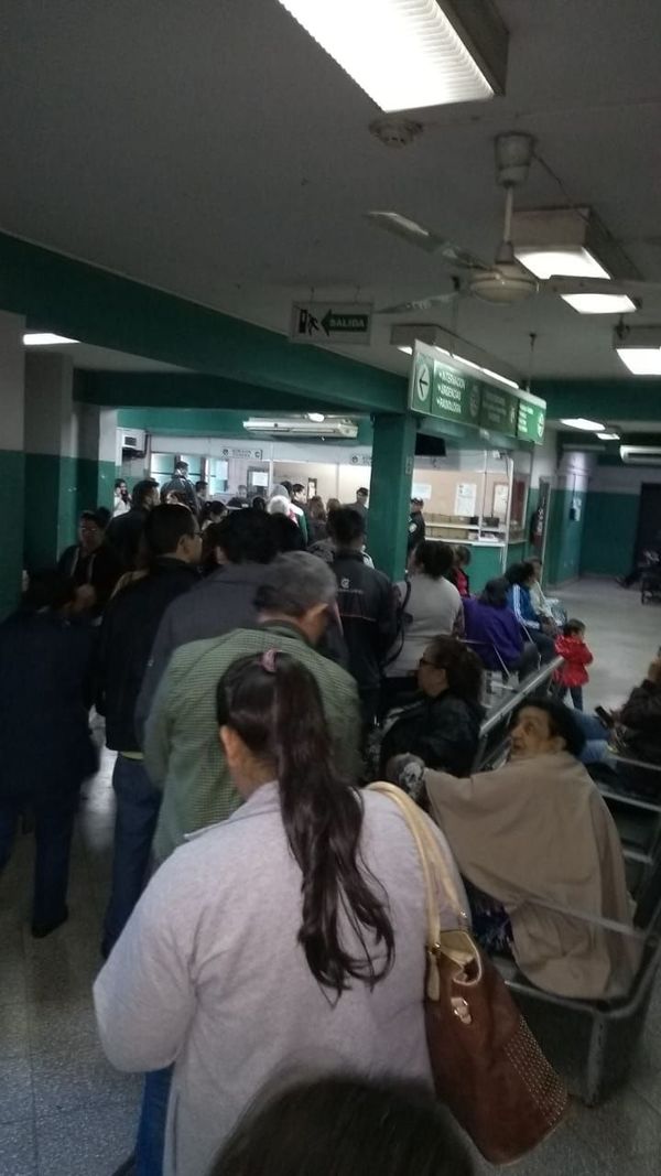 Largas colas en IPS - Crónicas Ciudadanas - ABC Color