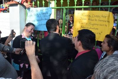 Apartan a cuestionado director tras toma de escuela - Nacionales - ABC Color