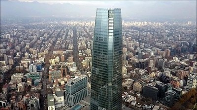 El rascacielos Costanera Center de Chile, en la mira por los suicidios » Ñanduti