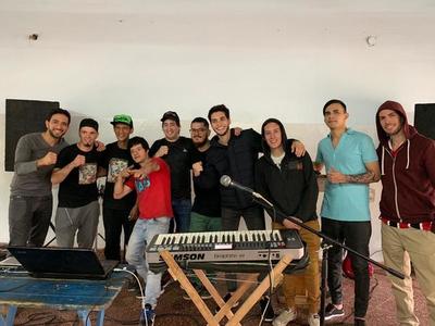“Alta Gira”, la banda musical de reclusos conformada en Tacumbú