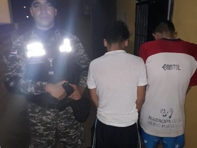 Dos adolescentes de 15 años detenidos tras asaltar a una mujer en Capiatá