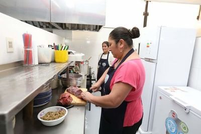 Mercado 4: Habilitan el renovado comedor con unos 36 puestos