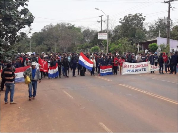 Alumnos paran clases para exigir caminos en San Pedro