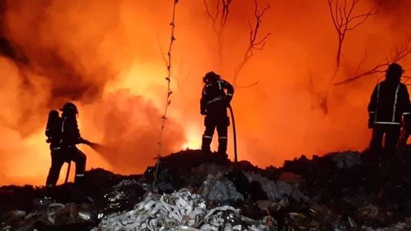 HOY / Controlaron dantesco incendio en Capiatá, pero siguen trabajos de enfriamiento