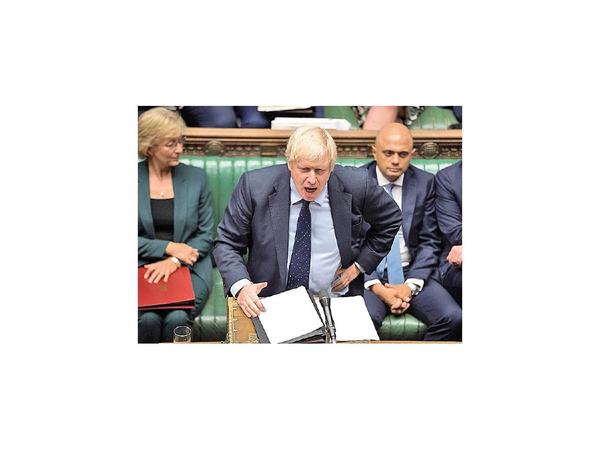 Johnson, sumido en caos por opositores al brexit sin acuerdo
