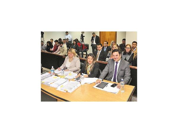 Buzarquis sobreseído por usurpación de funciones públicas