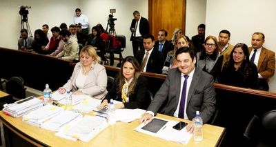 Juicio  al senador Salyn Buzarquis seguirá solo por lesión de confianza - Política - ABC Color