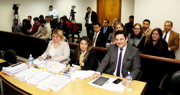 Juicio al senador Salyn Buzarquis seguirá solo por lesión de confianza - Política - ABC Color