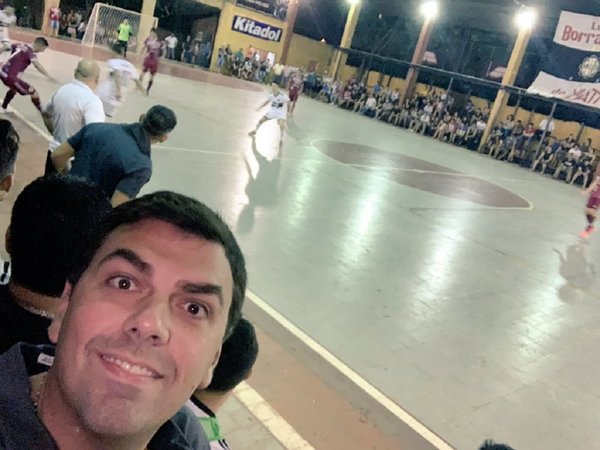 Jugadores de futsal intiman a Trovato