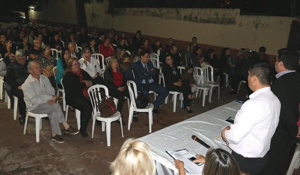 Docentes buscan nivelación salarial