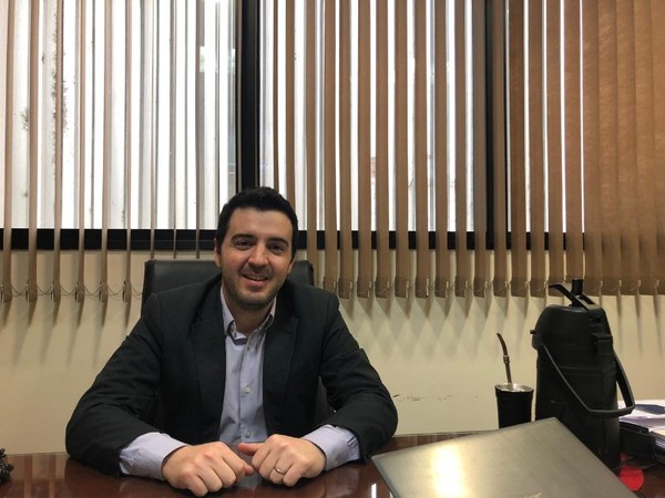 Critica reiterado abandono