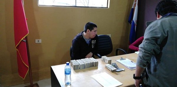 Detienen a extranjero con miles de dólares en aeropuerto » Ñanduti