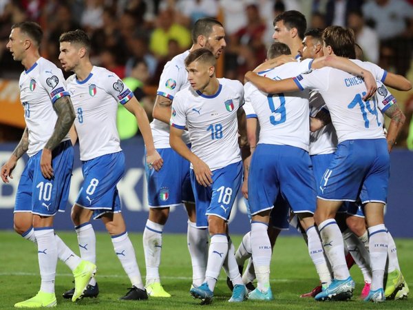 Italia remonta y pone pie y medio en la Eurocopa