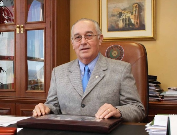 Exministro de la Corte se someterá a juicio por caso de coima