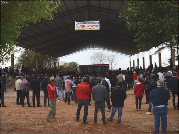Marito inaugura polideportivo que lleva su nombre y pide que sea cambiado