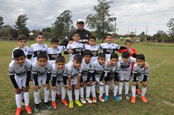 Mini franjeados viajaron a Santa Fe - Fútbol - ABC Color