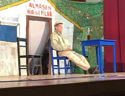 Un artista guaireño da vida a diversos personajes en teatro y cine  - Periodismo Joven - ABC Color