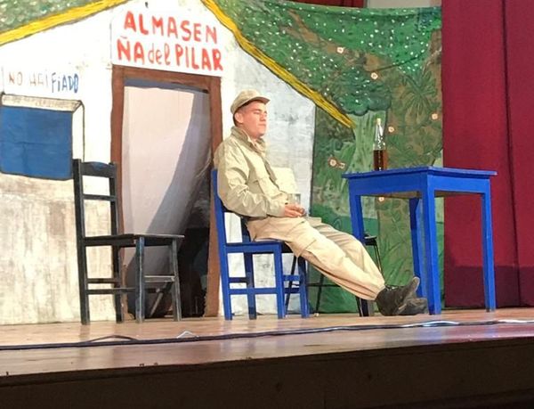 Un artista guaireño da vida a diversos personajes en teatro y cine - Periodismo Joven - ABC Color