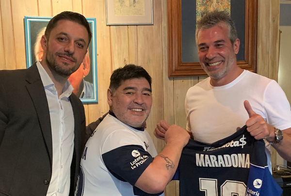 Maradona ya es DT de Víctor Ayala y Pablo Velázquez en Gimnasia