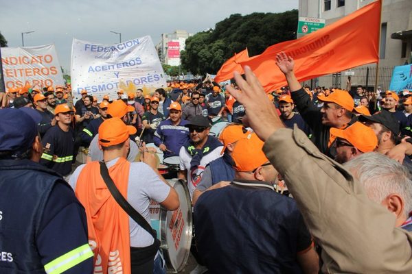 Aceiteros argentinos levantan huelga por orden del Gobierno » Ñanduti