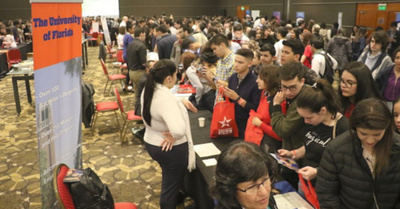Jóvenes con el sueño de estudiar en yanquilandia