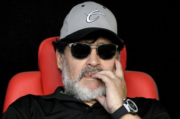 Maradona llega a Gimnasia y Esgrima