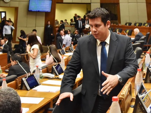 Diputado fue a Alemania para feria de la carne porque es ganadero