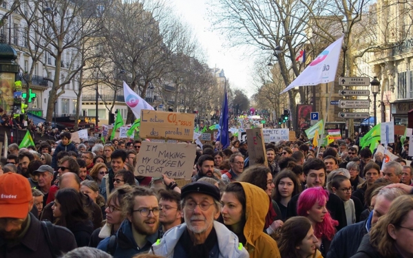 Clientelismo 2.0: en Francia crean una aplicación para contratar manifestantes