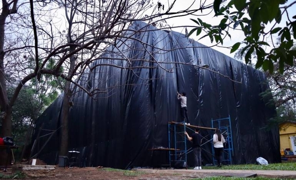 HOY / Creativa protesta en Arquitectura: "La UNA es promocionada como basura"