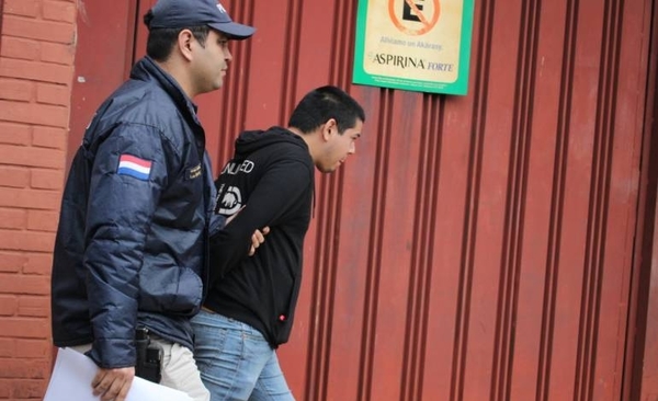 HOY / Detienen a pasajero por mentir en su declaración jurada