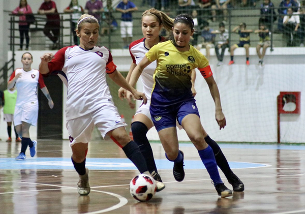 Cerro y Colonial van por el título en futsal femenino