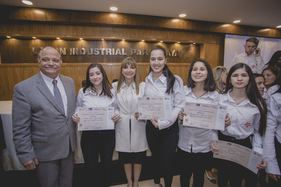 Cerca de 200 personas reciben certificaciones en mandos medios » Ñanduti
