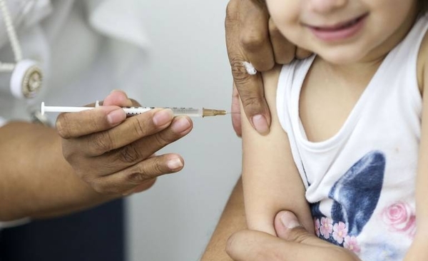 HOY / Brasil reporta una docena de muertes por sarampión y aumenta riesgo de introducción al país