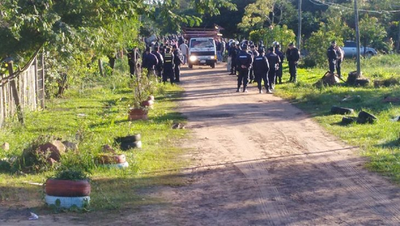 Policías derriban viviendas y desalojan a 150 familias en J. Augusto Saldívar